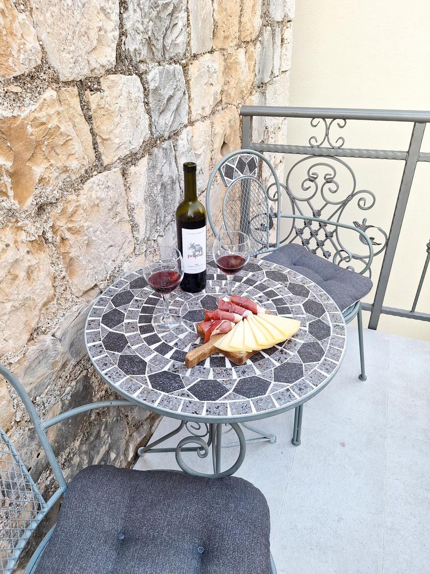 St Peter'S Heritage House Trogir Exteriör bild